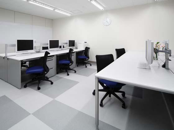 株式会社和田製作所様の納入事例／【執務エリア】機能的な現場事務室。