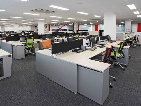 ABB 日本ベーレー株式会社様の納入事例／【オフィスエリア】シンプルで機能的なオフィス空間。