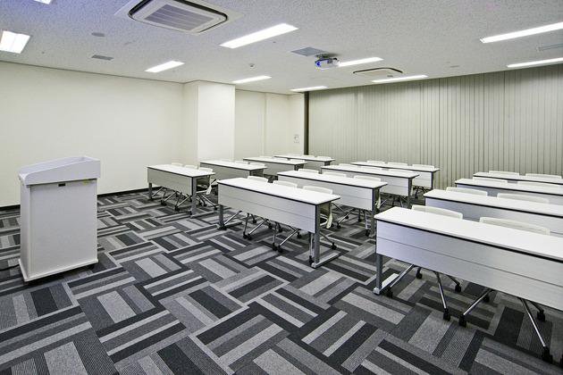 株式会社マイマイ様の納入事例／【第3教室】比較的少人数の教室は明るい内装を施しています。