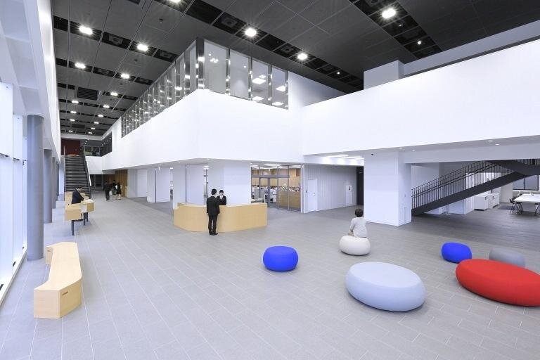 仙台卸商センター様の納入事例／【卸町プラザ（ホール）】様々な交流を促し、自由に展示・イベントスペースに使える吹き抜け空間。
