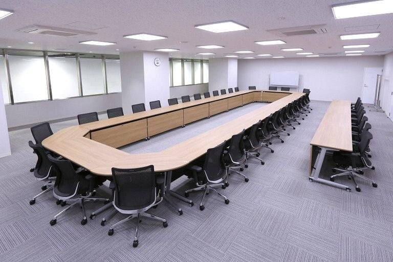 仙台卸商センター様の納入事例／【特別会議室】組合理事会・委員会が使用する会議室。